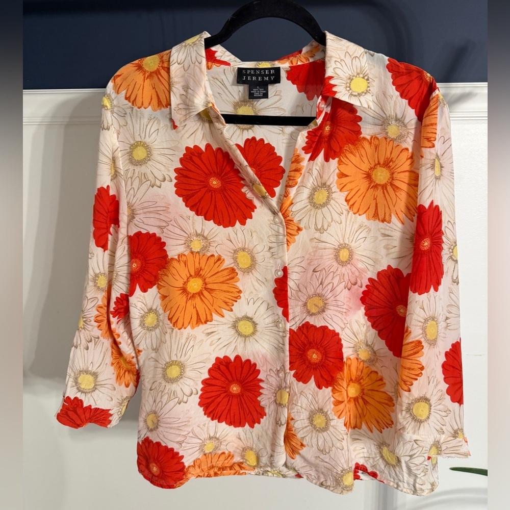 Vintage y2k Spenser Jeremy Women's 100% silk Floral Button-Up Top